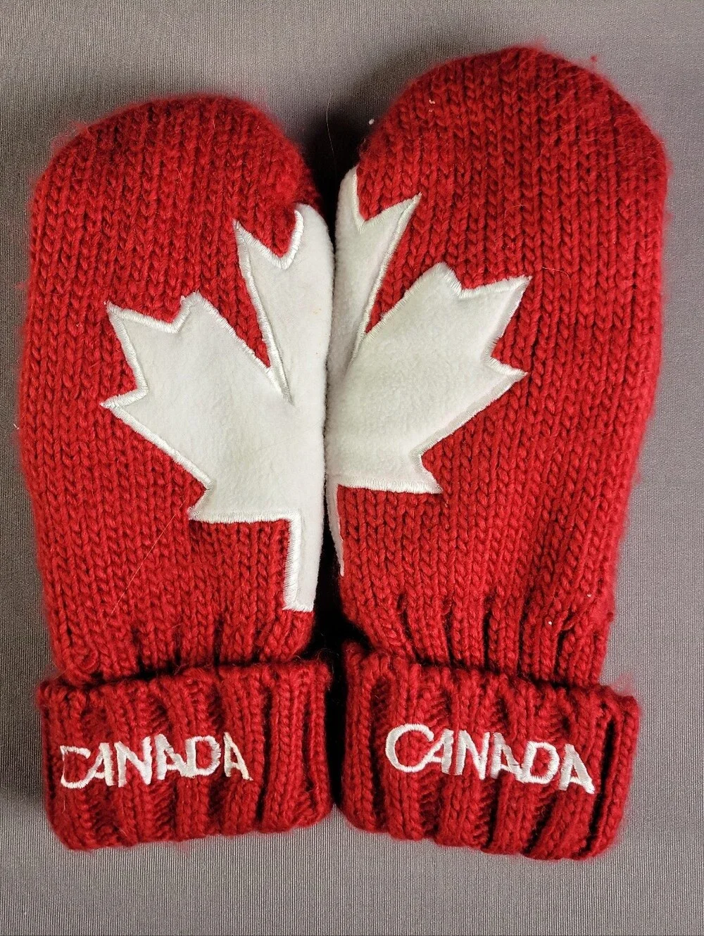 2010 Hudson Bay Canada Red Knit Mittens with White Maple Leaf Olymic Teamu